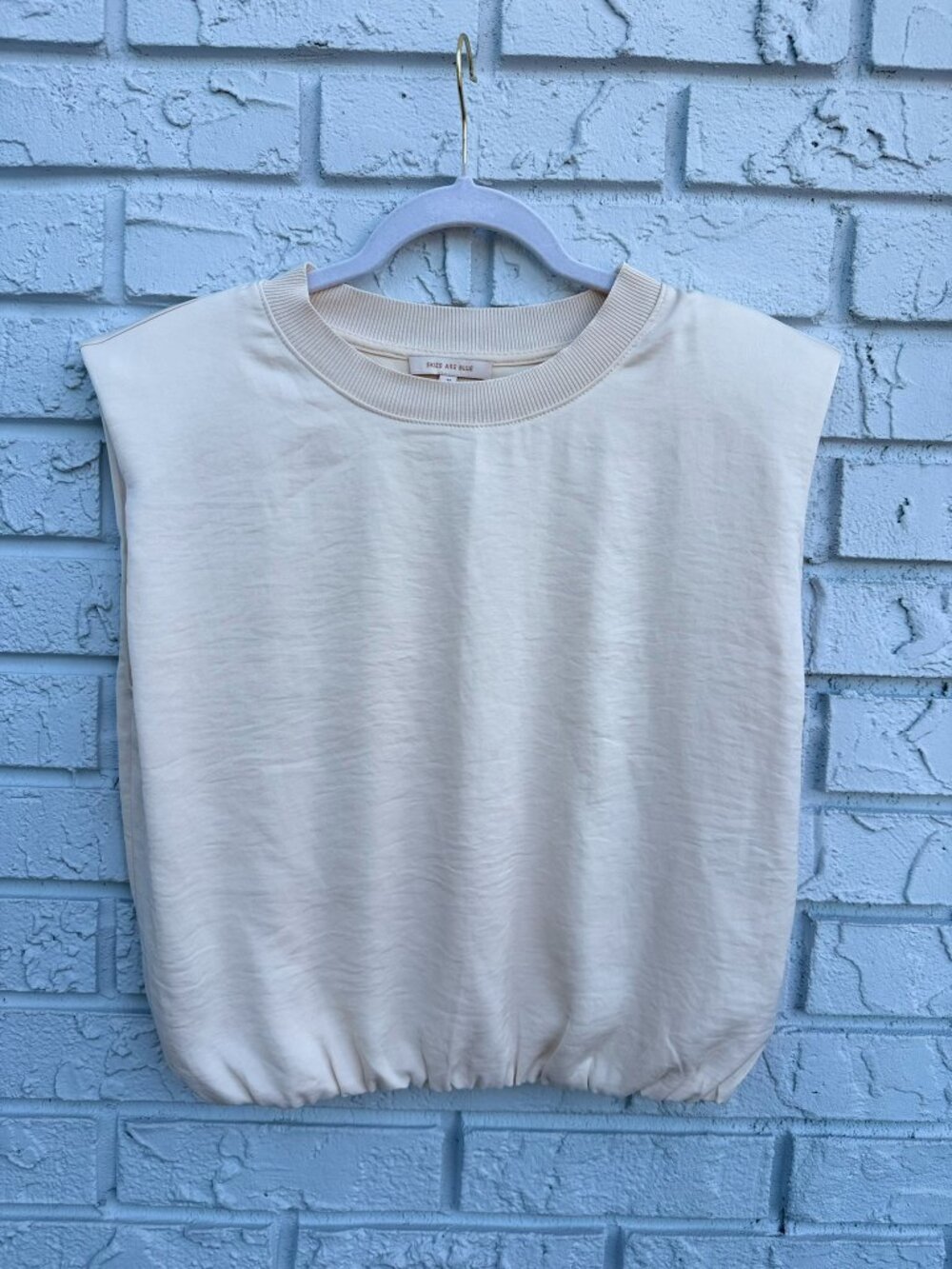 Skies Are Blue Ivory Muscle Tank Size Medium